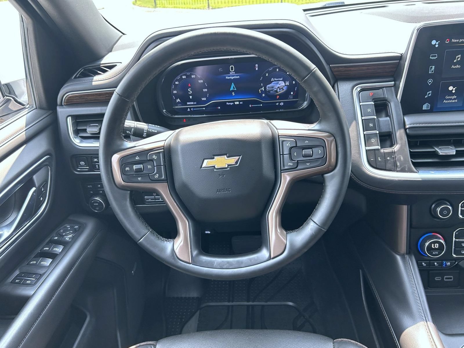Used 2024 Chevrolet Tahoe High Country AWD/4WD image 12