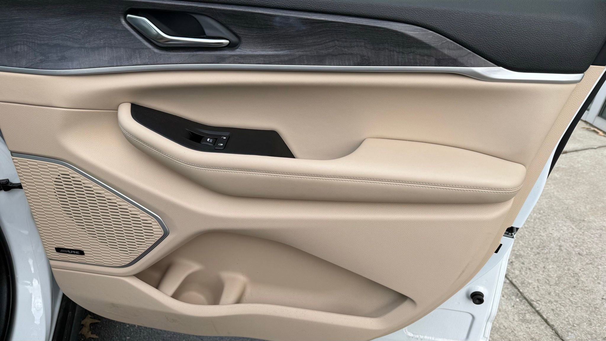 Used 2022 Jeep Grand Cherokee Limited 4xe w/ Luxury Tech Group II image 9