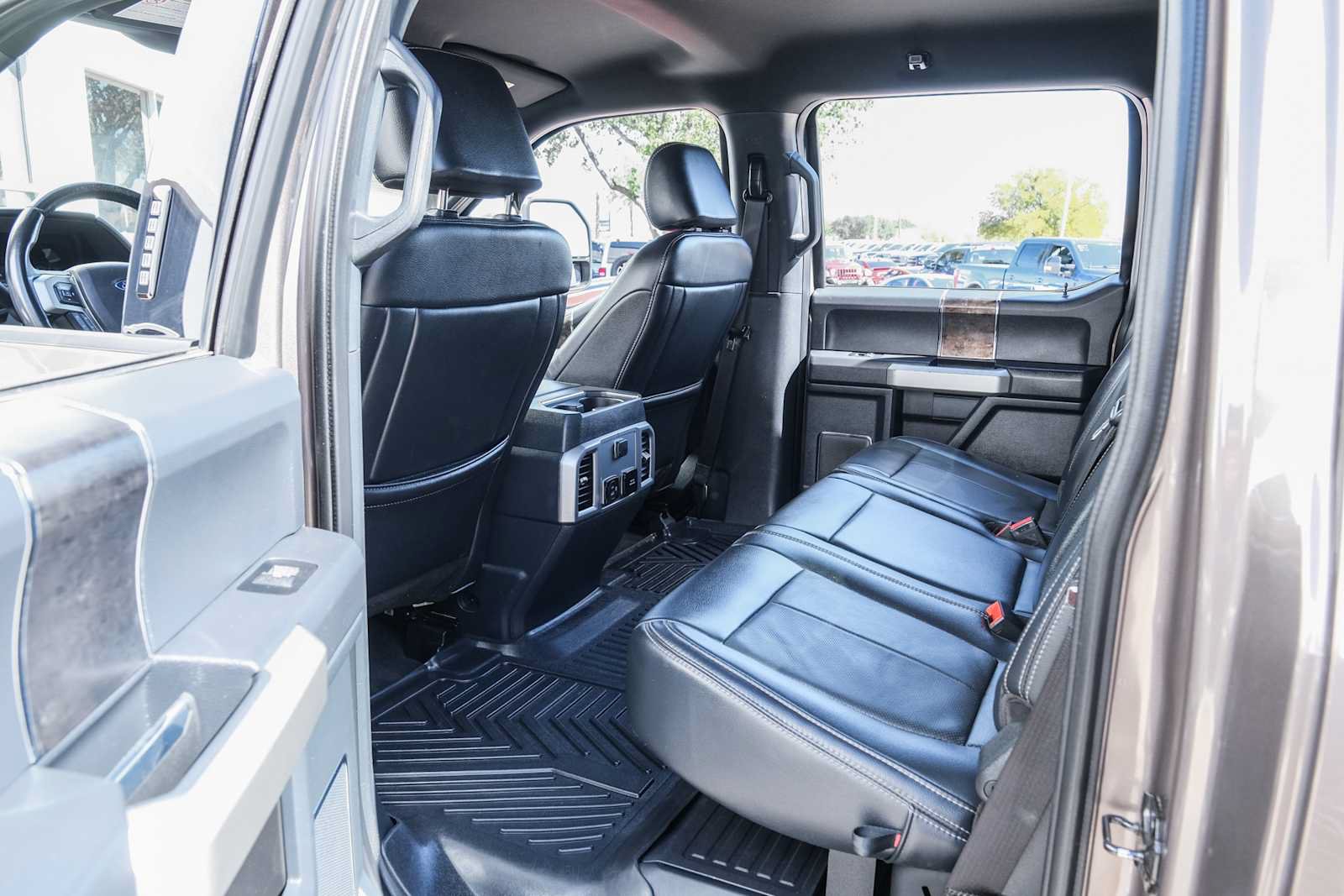 Used 2022 Ford F350 Lariat w/ Lariat Ultimate Package AWD/4WD image 31
