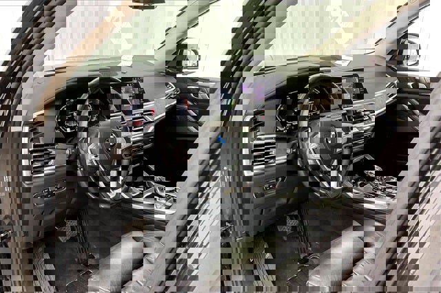 Used 2021 BMW X7 xDrive40i w/ Executive Package image 17