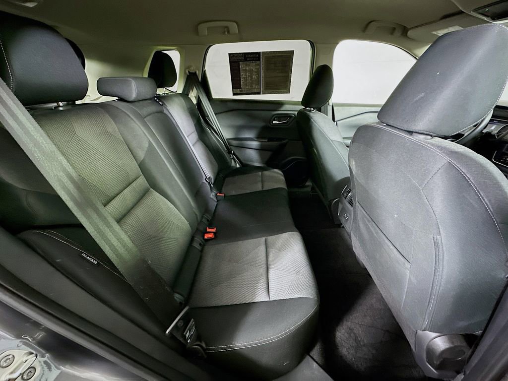 Used 2024 Nissan Rogue SV image 11