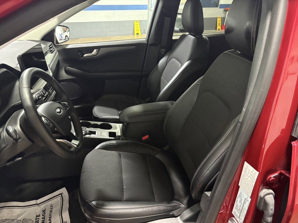 Certified 2024 Ford Escape Base image 10