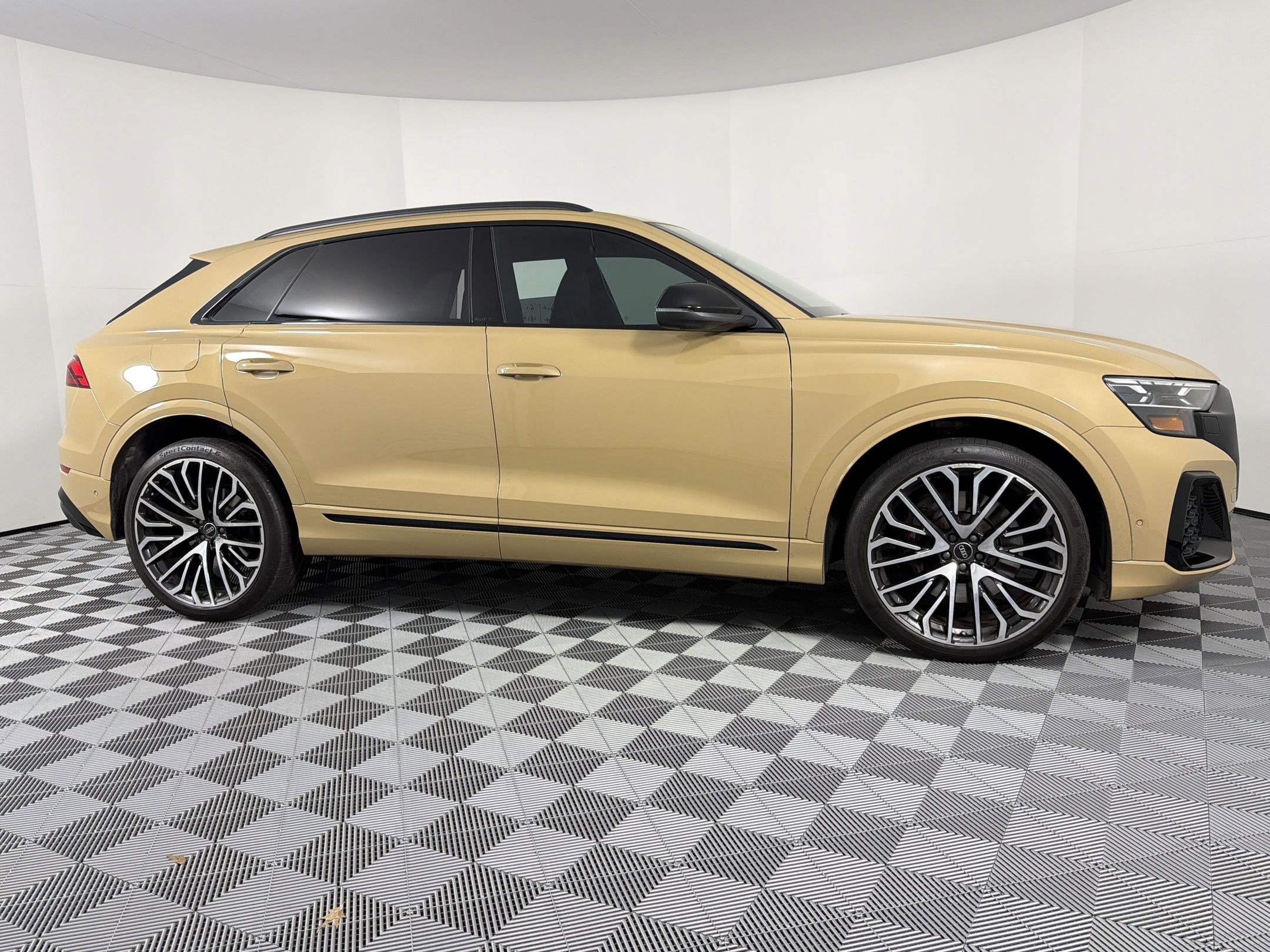Used 2025 Audi SQ8 Prestige AWD/4WD image 11