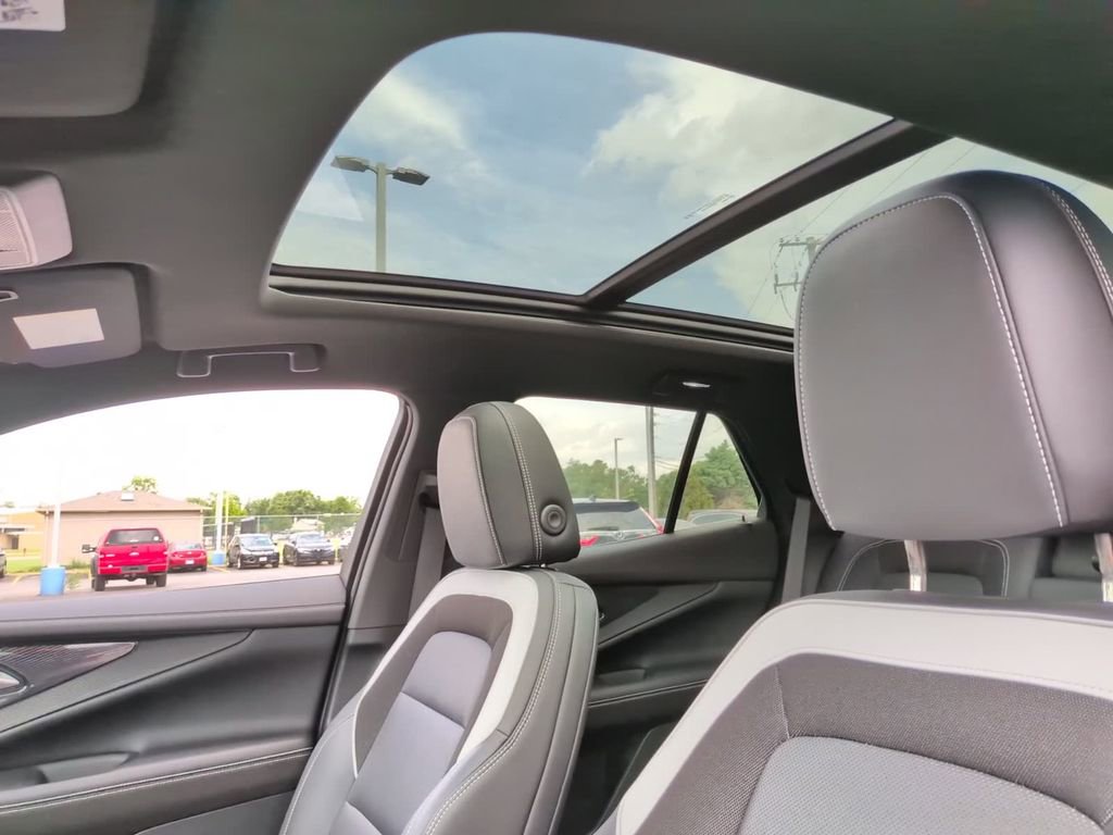 Used 2024 Chevrolet Blazer EV LT AWD/4WD image 27