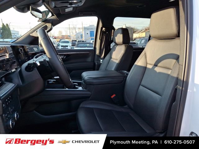 Used 2025 Chevrolet Suburban LT AWD/4WD image 17
