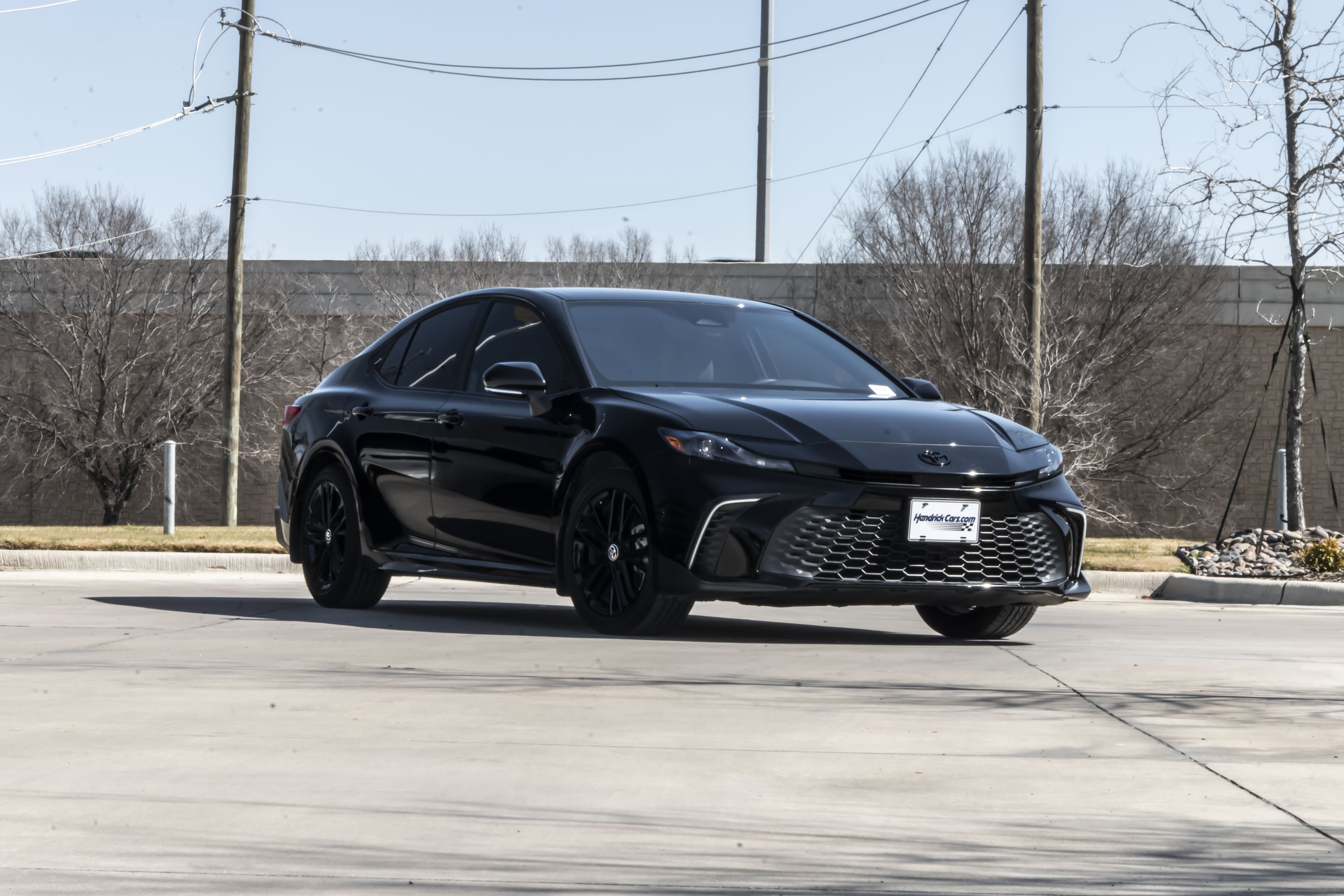 Used 2025 Toyota Camry SE image 2