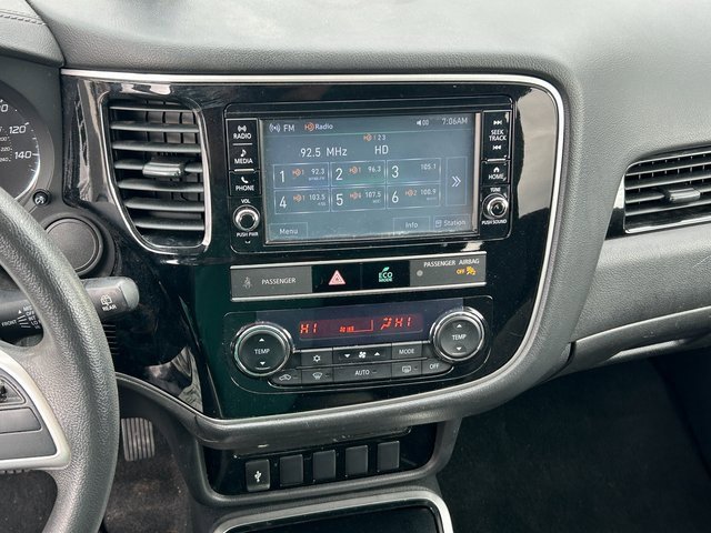 Used 2019 Mitsubishi Outlander SE image 12