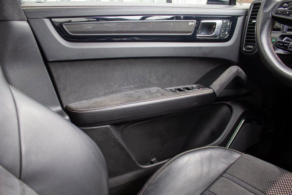 Used 2023 Porsche Cayenne Turbo GT AWD/4WD image 19