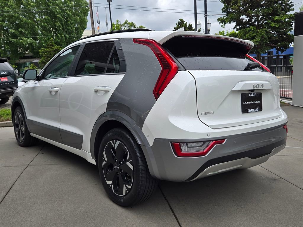 Certified 2024 Kia Niro Wave w/ Wave Preserve Package FWD image 8