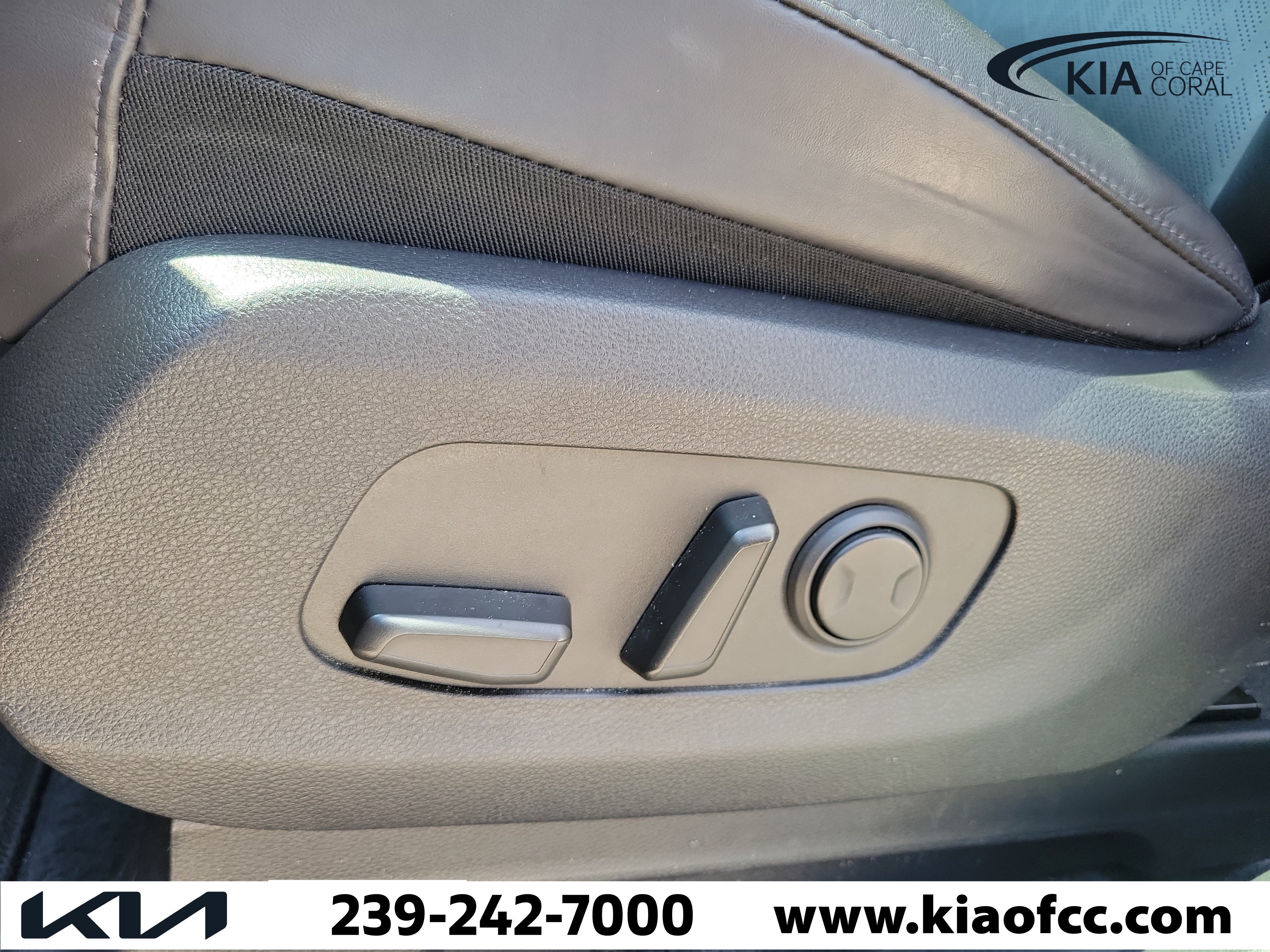 Certified 2023 Kia Carnival EX FWD image 25