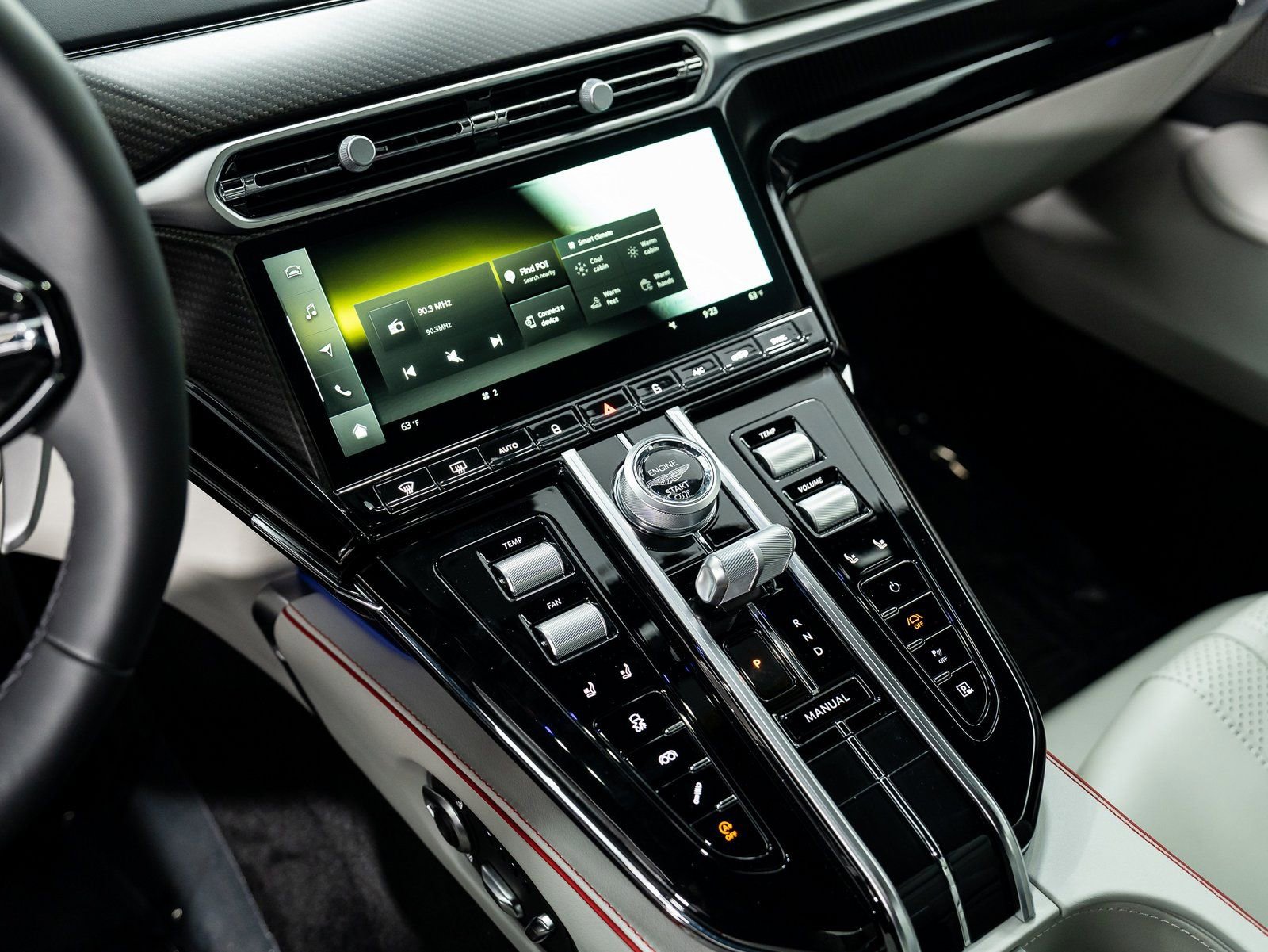 Used 2025 Aston Martin V8 Vantage Coupe RWD image 28