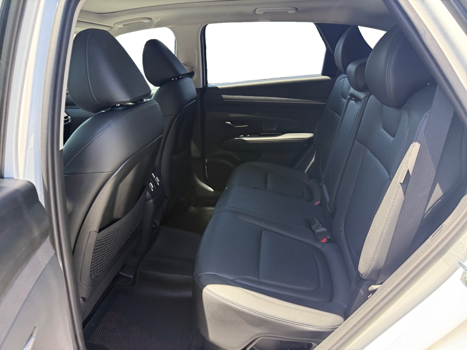 Used 2025 Hyundai Tucson Limited AWD/4WD image 16