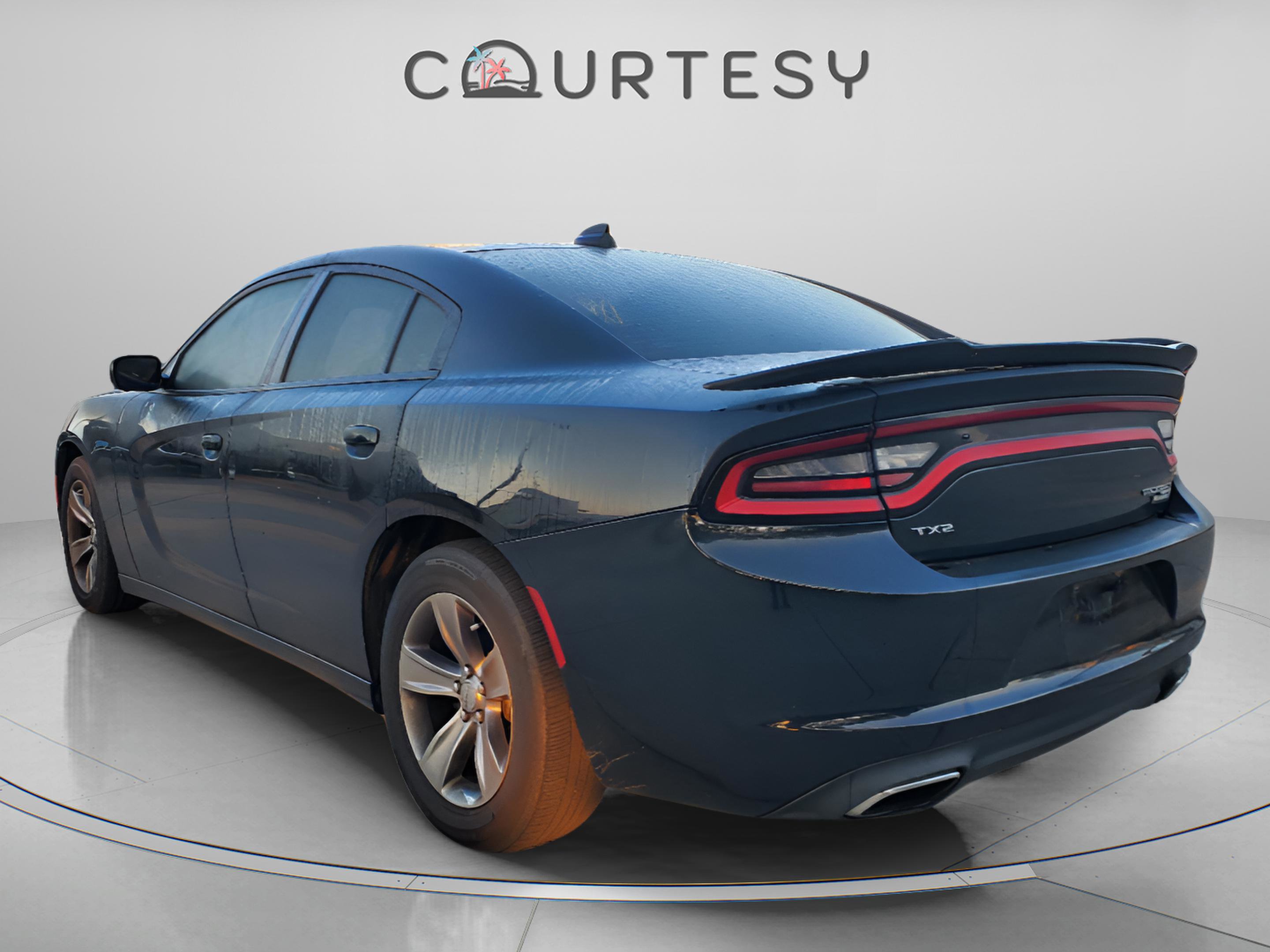 Used 2016 Dodge Charger SXT image 2