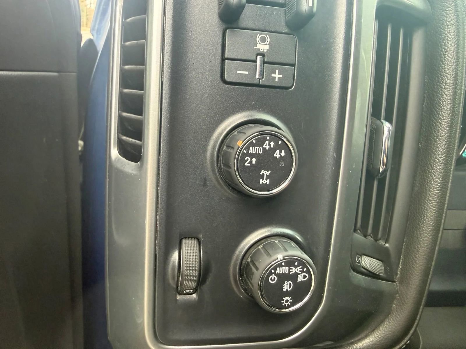 Used 2015 Chevrolet Silverado 1500 LTZ w/ LTZ Plus Package AWD/4WD image 14