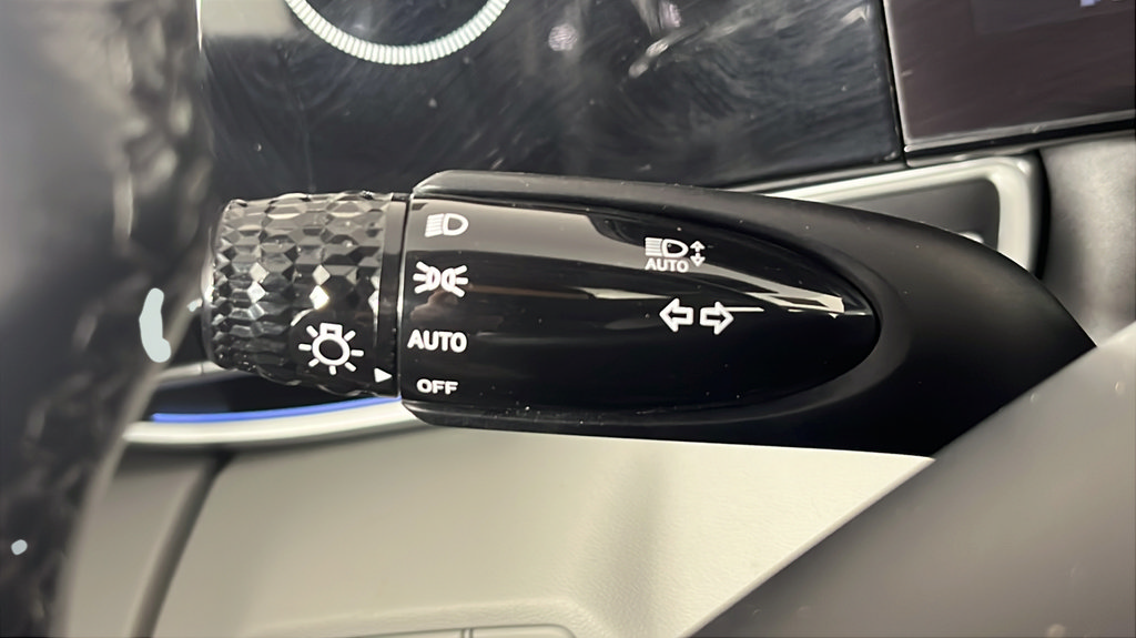 Used 2023 Hyundai Elantra Limited FWD image 55