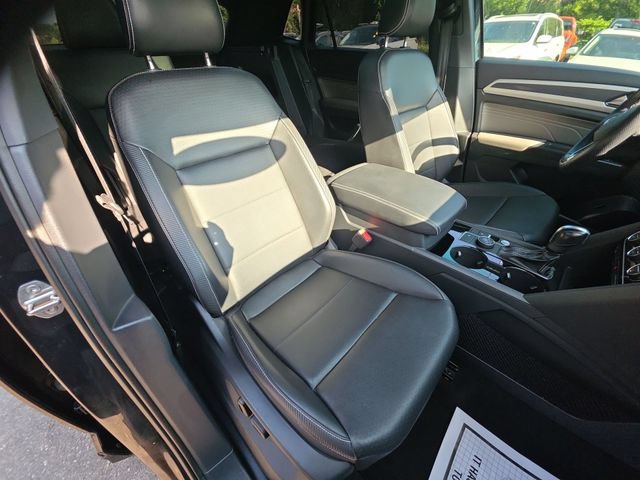 Used 2022 Volkswagen Atlas Cross Sport SEL R-Line AWD/4WD image 27