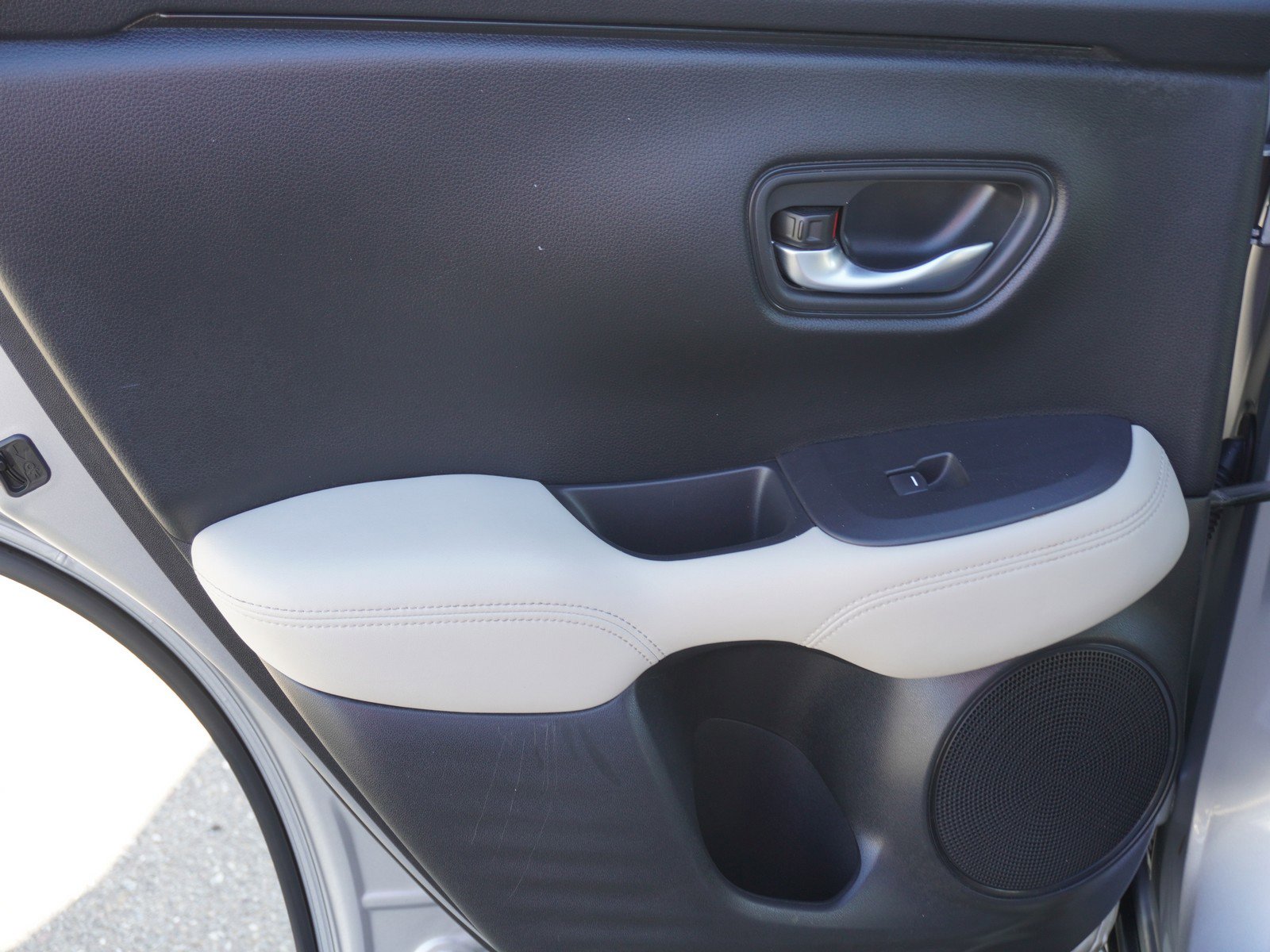 Used 2023 Honda HR-V LX image 13