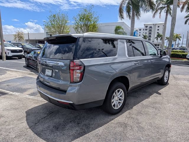 Used 2022 Chevrolet Suburban LT w/ Luxury Package AWD/4WD image 7