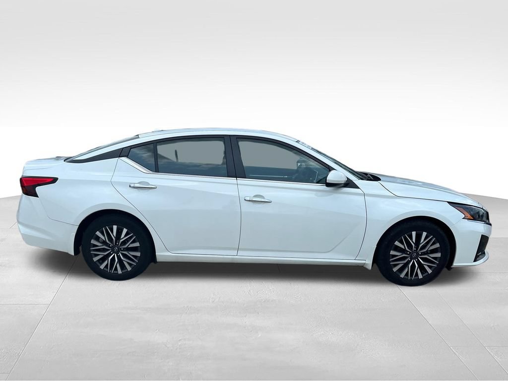 Used 2023 Nissan Altima 2.5 SV FWD image 6