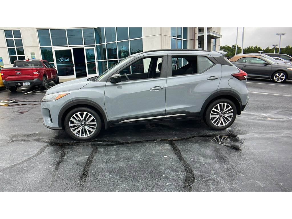 Used 2023 Nissan Kicks SR image 4