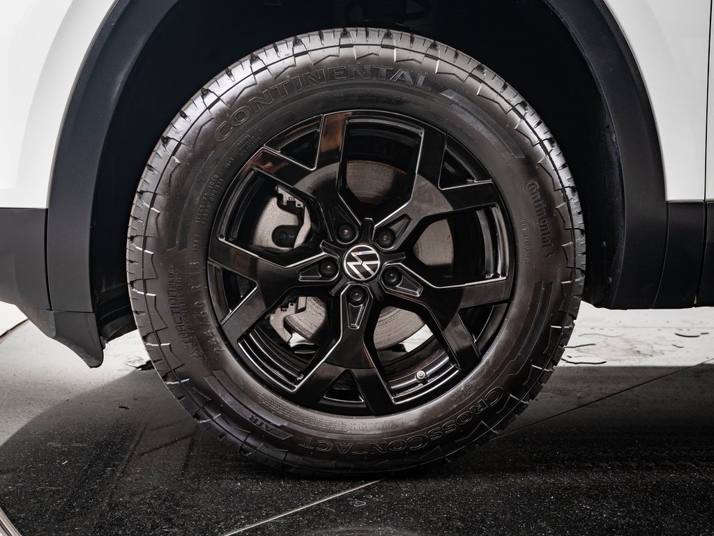 Used 2025 Volkswagen Atlas Peak Edition SE image 13