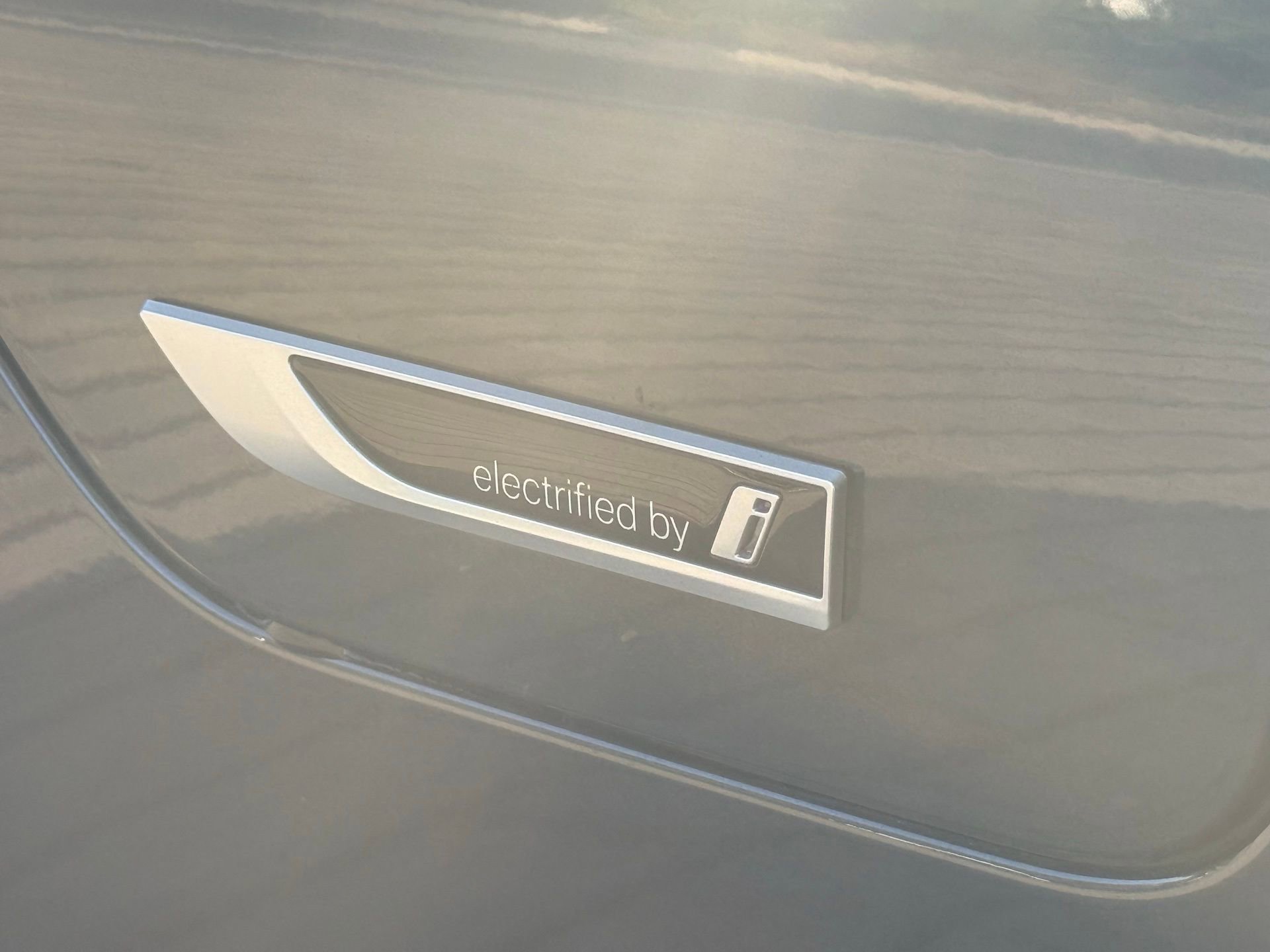 Used 2023 BMW 530e xDrive w/ Premium Package image 28