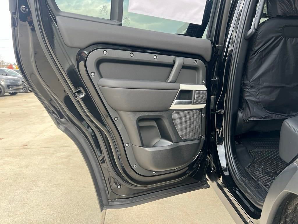 New 2024 Land Rover Defender 110 S image 8
