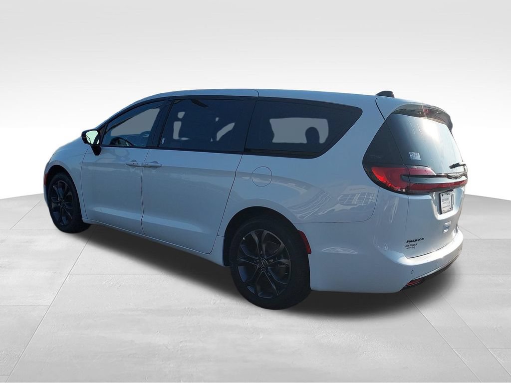 New 2026 Chrysler Pacifica Select FWD image 3