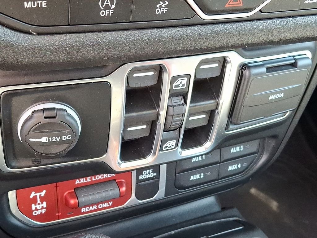 Used 2024 Jeep Gladiator Mojave AWD/4WD image 25