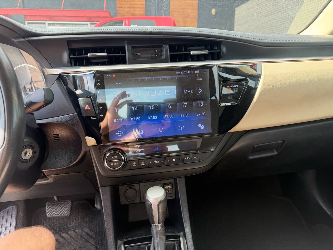 Used 2014 Toyota Corolla LE FWD image 35