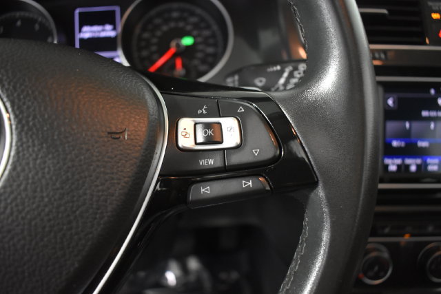 Used 2020 Volkswagen Golf 4-Door FWD image 16