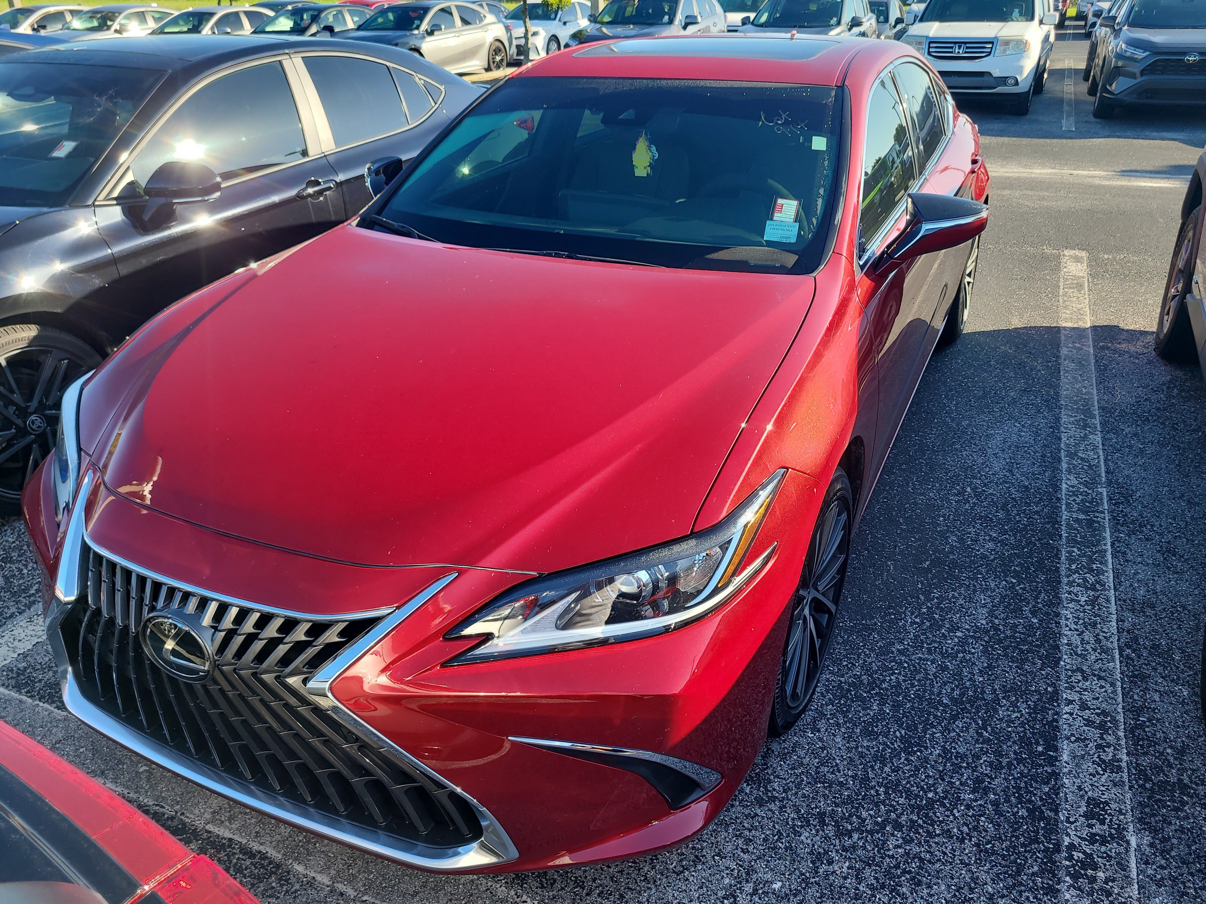 Used 2025 Lexus ES 300h w/ Premium Package FWD image 2