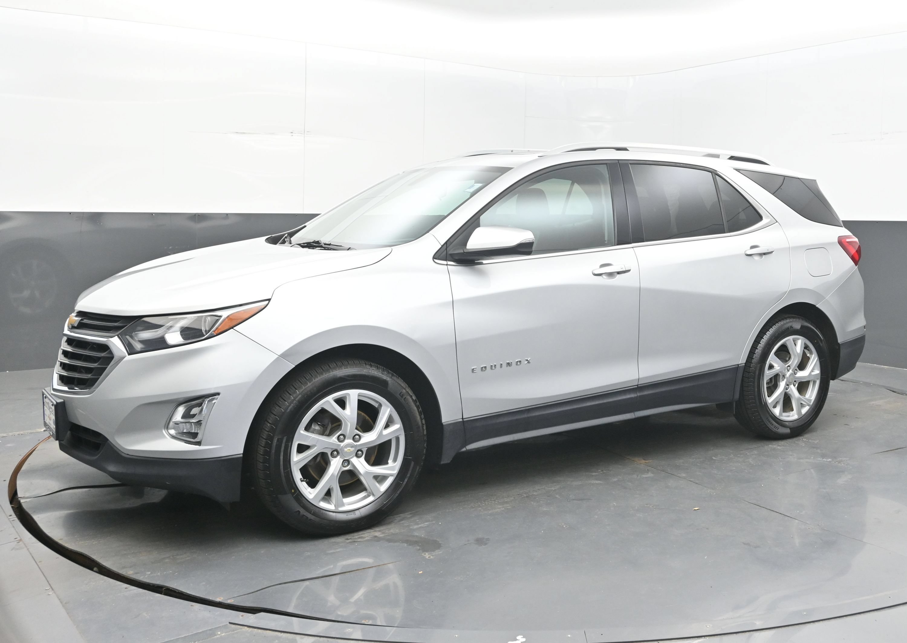 Used 2019 Chevrolet Equinox LT w/ Sun & Navigation Package FWD image 5