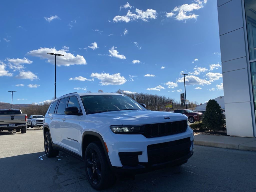 Used 2023 Jeep Grand Cherokee L Laredo