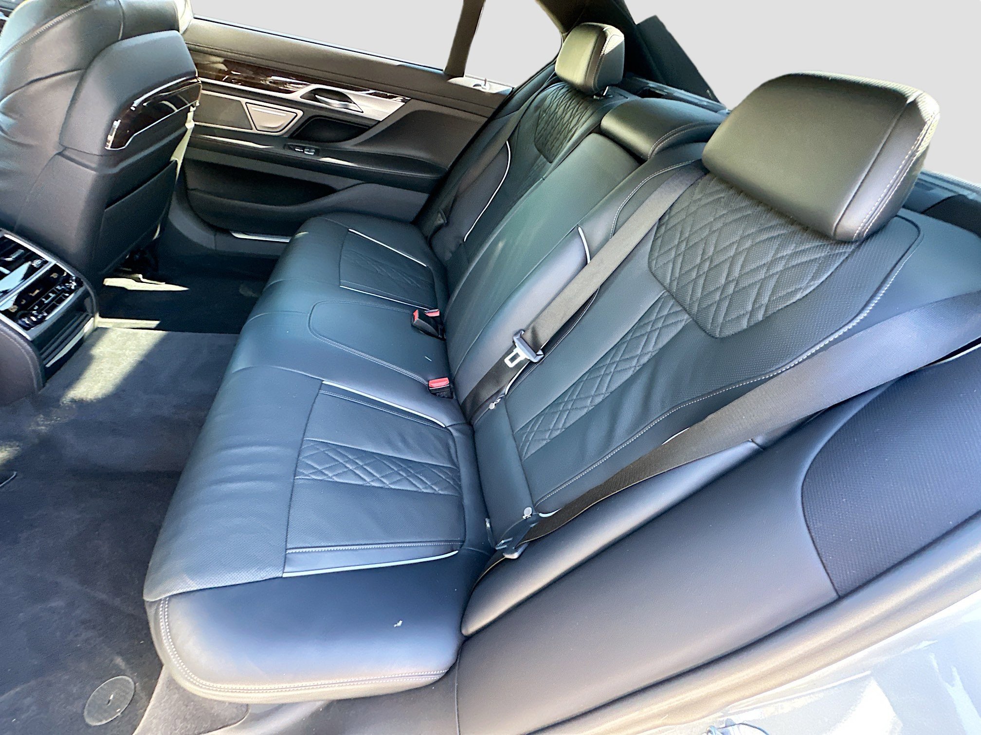 Used 2022 BMW 750i xDrive w/ Executive Package image 26