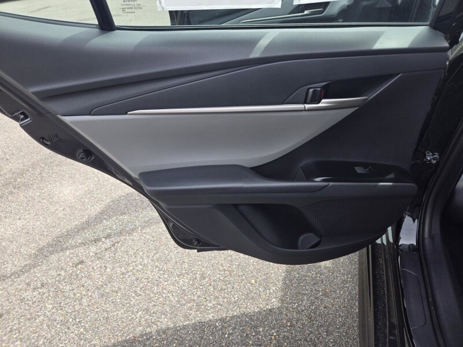 Used 2025 Toyota Camry SE image 24