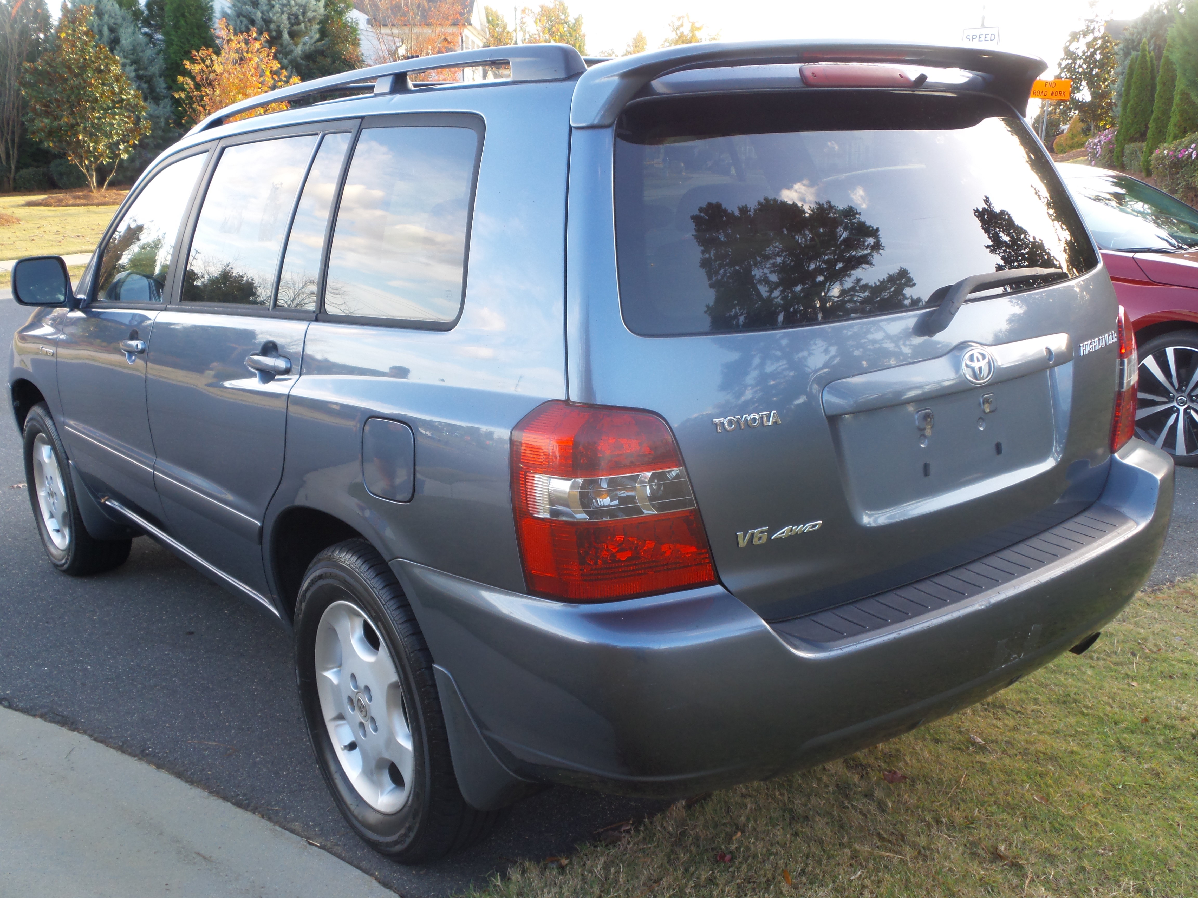 Used 2005 Toyota Highlander 4WD V6 w/ 3rd Row image 11