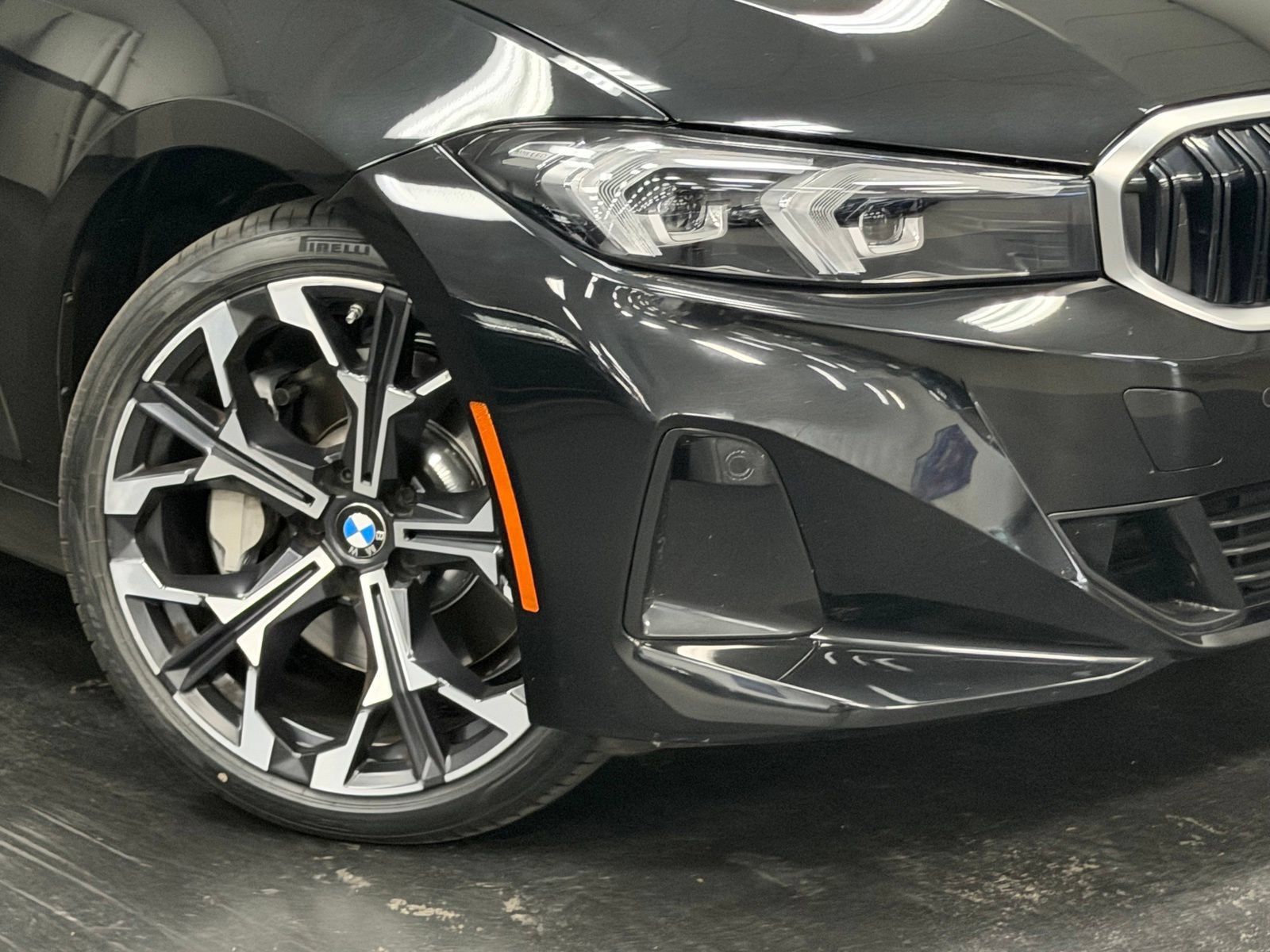Used 2025 BMW 330i Sedan w/ Convenience Package RWD image 4