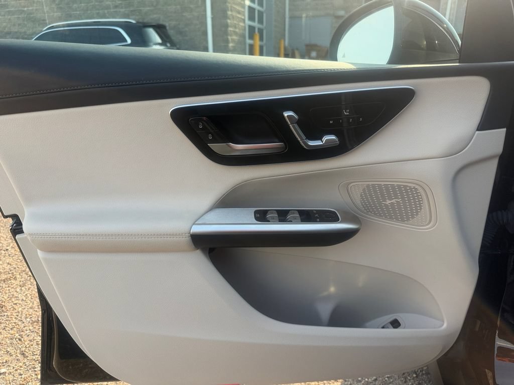 Used 2024 Mercedes-Benz GLC 300 image 23