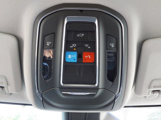 Used 2023 Jeep Grand Cherokee Limited w/ Luxury Tech Group II AWD/4WD image 26