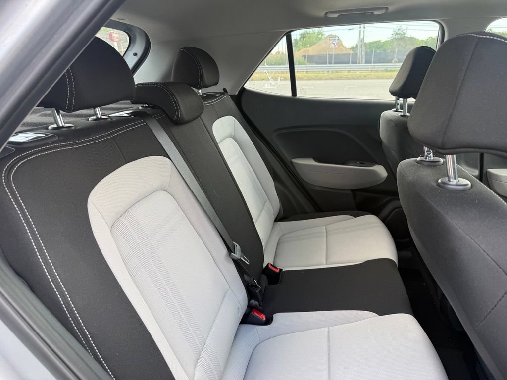 Used 2025 Hyundai Venue SEL FWD image 20