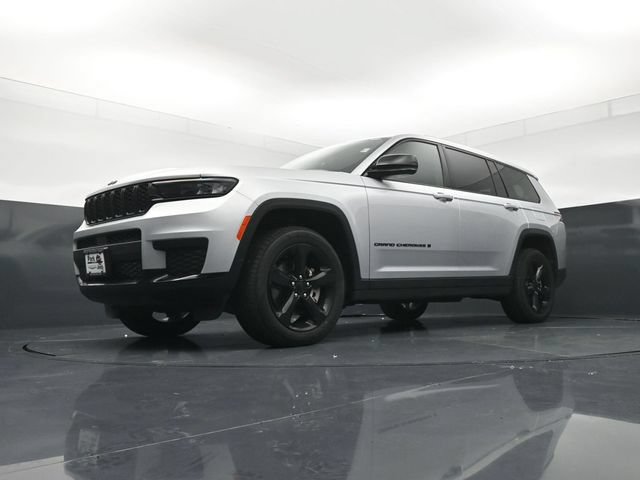 Used 2023 Jeep Grand Cherokee L Laredo AWD/4WD image 20