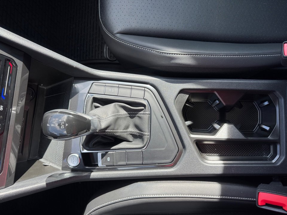 Used 2022 Volkswagen Tiguan SE w/ Panoramic Sunroof Package image 23