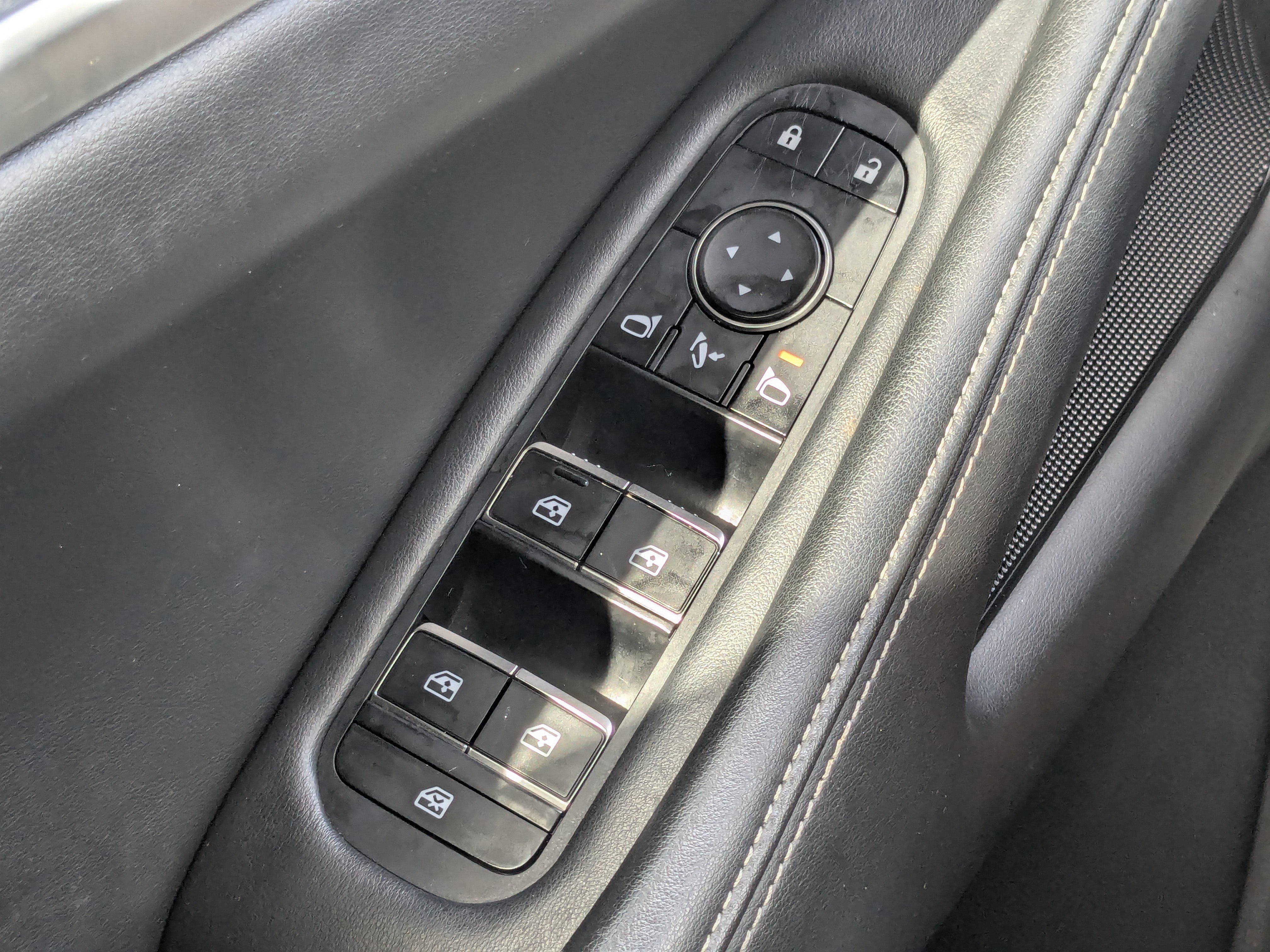 Used 2023 INFINITI QX60 Luxe w/ Cargo Package image 32