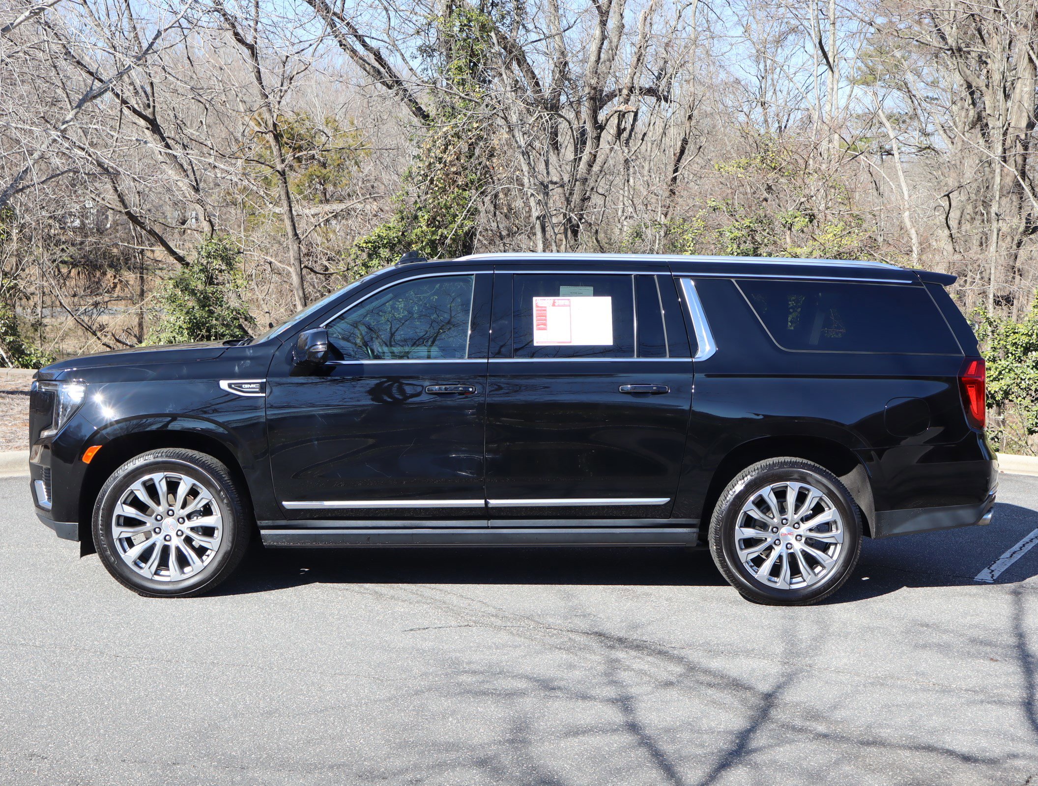 Used 2023 GMC Yukon XL Denali AWD/4WD image 6