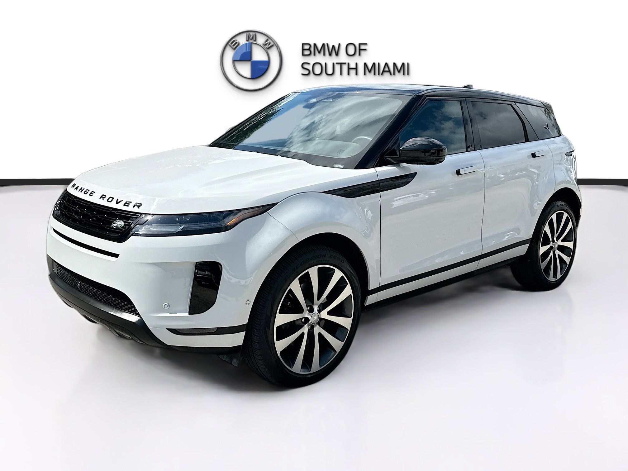 Used 2026 Land Rover Range Rover Evoque S image 3