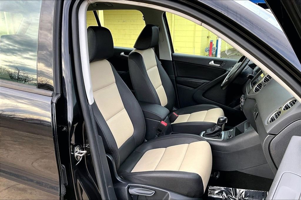 Used 2017 Volkswagen Tiguan S image 10