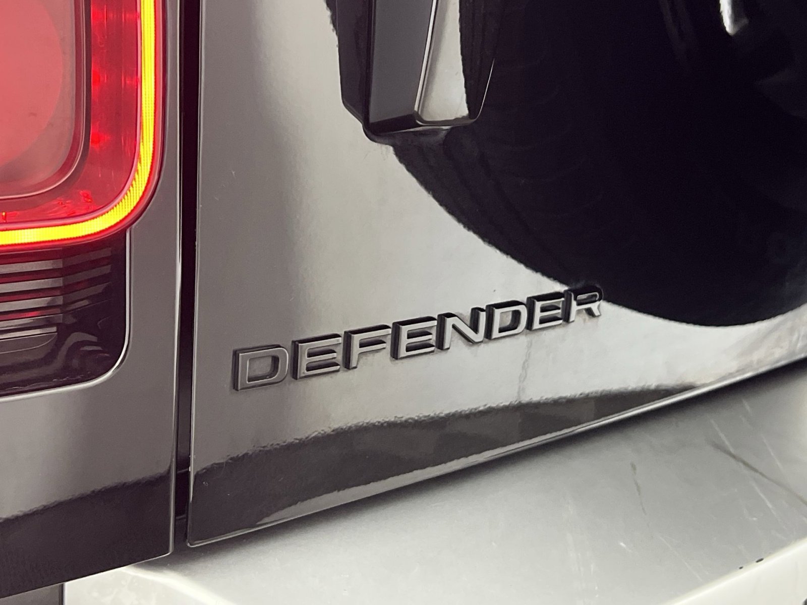 Used 2025 Land Rover Defender 110 S image 27