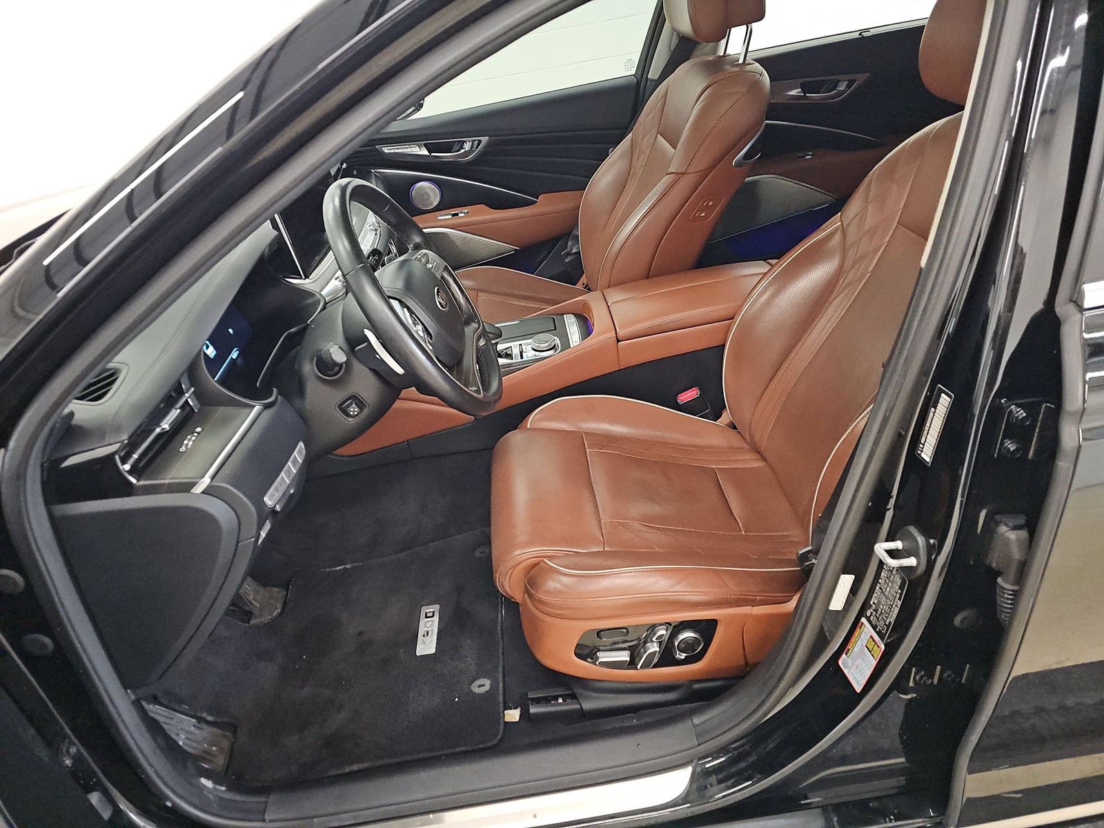 Used 2019 Kia K900 Luxury w/ VIP Package image 10