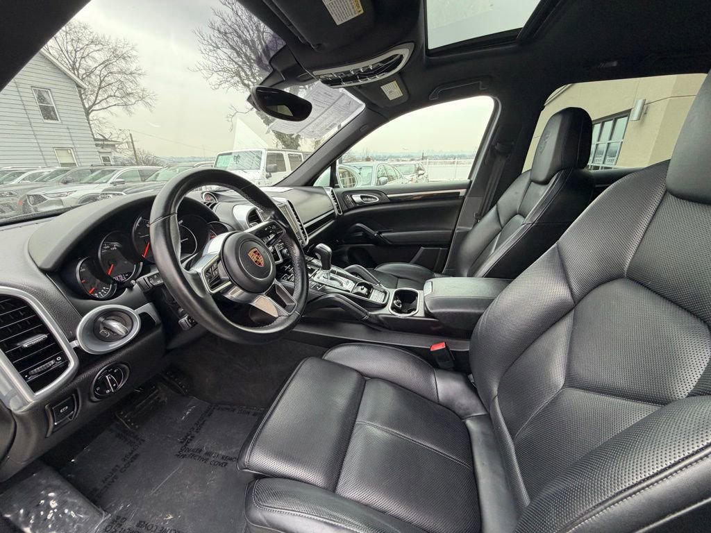 Used 2017 Porsche Cayenne Platinum Edition image 9